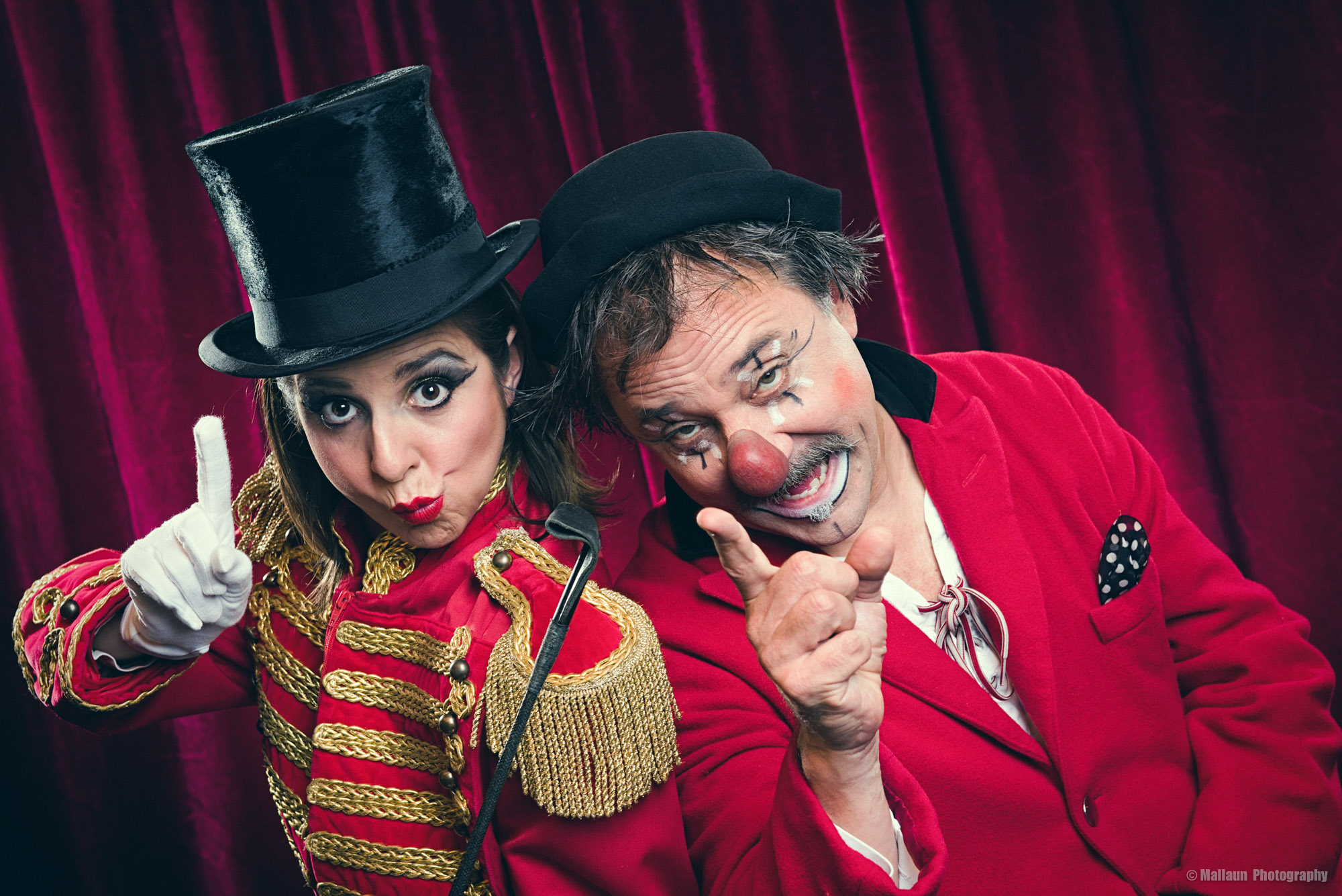 Dora Domatore und Clown Pepe im Zirkus Balloni © Mallaun Photography